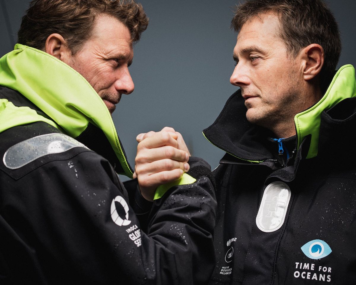 Stéphane Le Diraison et François Guiffant dans le pot-au-noir à bord de Time For Oceans.